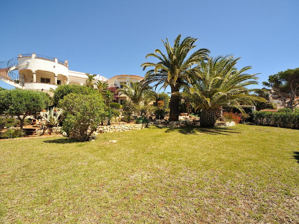 a large yard with palm trees and a building at Holiday Home Libertad by Interhome in Balcon del Mar