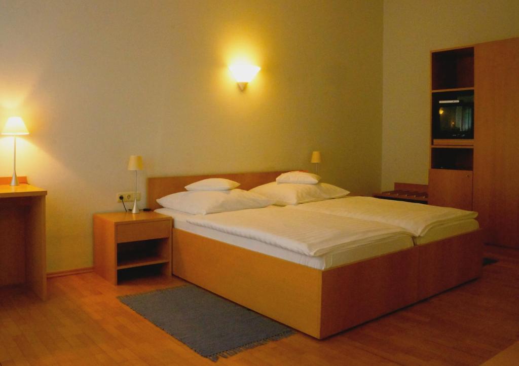 Postel nebo postele na pokoji v ubytování Hotel zum Scheppen Eck