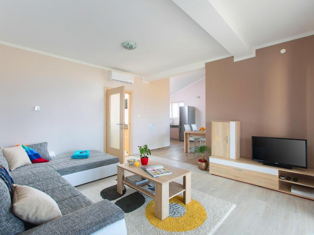 TV a/nebo společenská místnost v ubytování Holiday Home Bura by Interhome