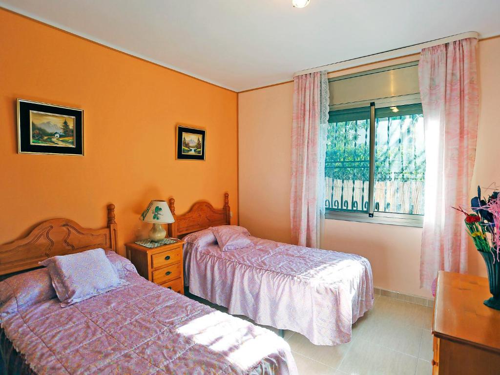 Posteľ alebo postele v izbe v ubytovaní Holiday Home Solimar Cambrils by Interhome