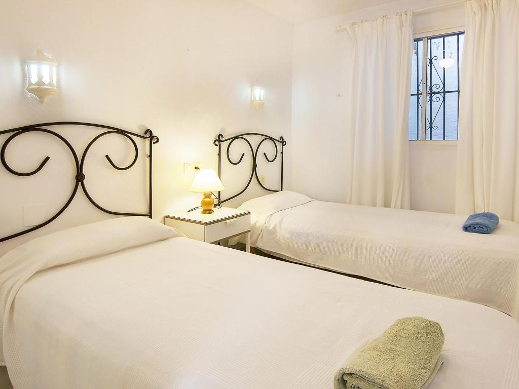 Postel nebo postele na pokoji v ubytování Villa Villa Pueblo Jara by Interhome
