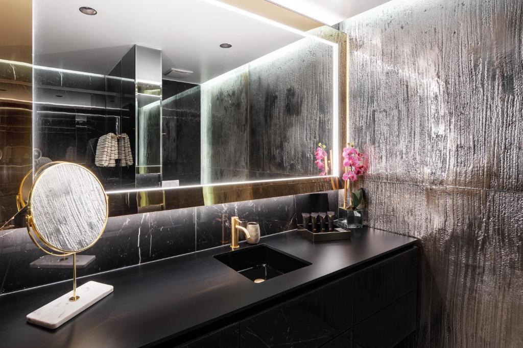 Posh Residence Luxury Suites - 4