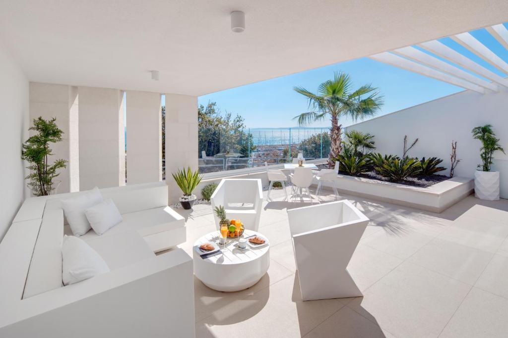 Posh Residence Luxury Suites - 6