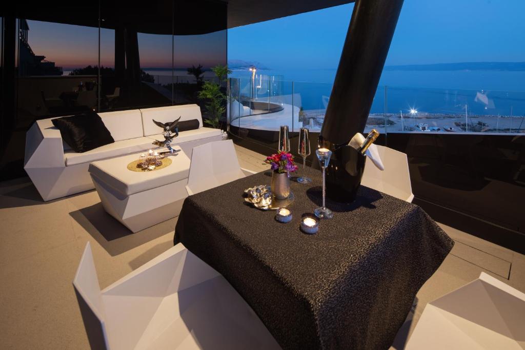 Posh Residence Luxury Suites - 17