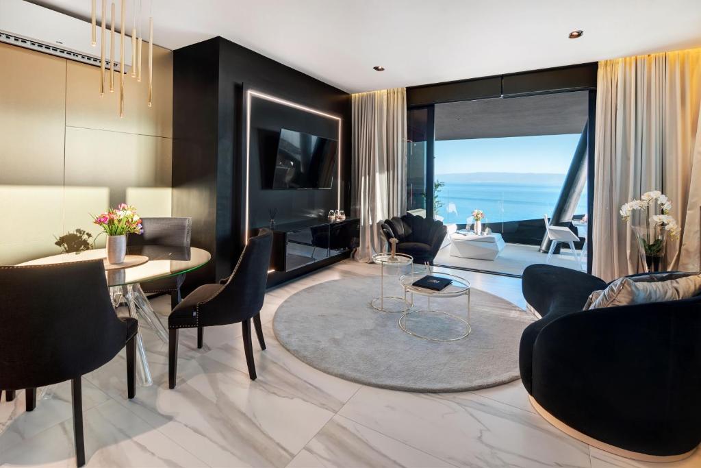 Posh Residence Luxury Suites - 11