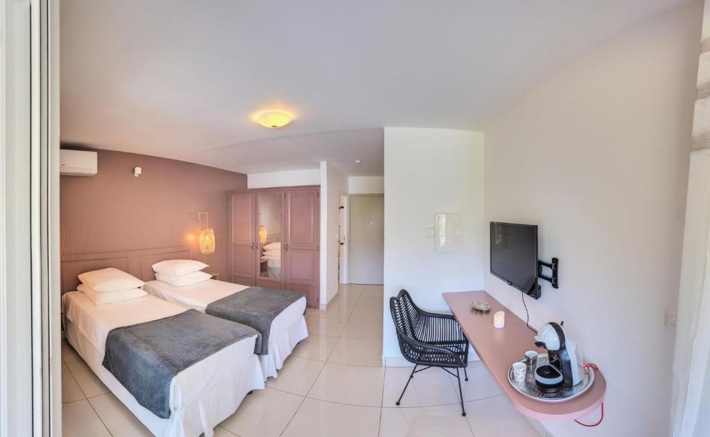 Postel nebo postele na pokoji v ubytování Hotel Pelican