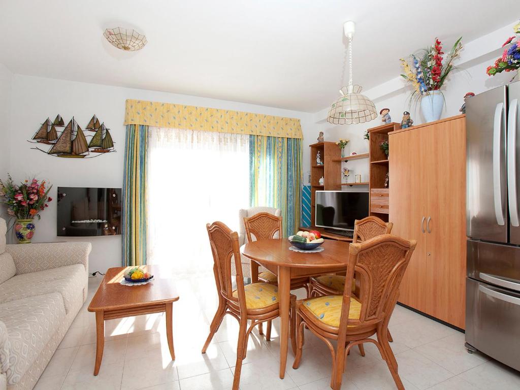 Kuchyň nebo kuchyňský kout v ubytování Holiday Home Imperial Park-4 by Interhome