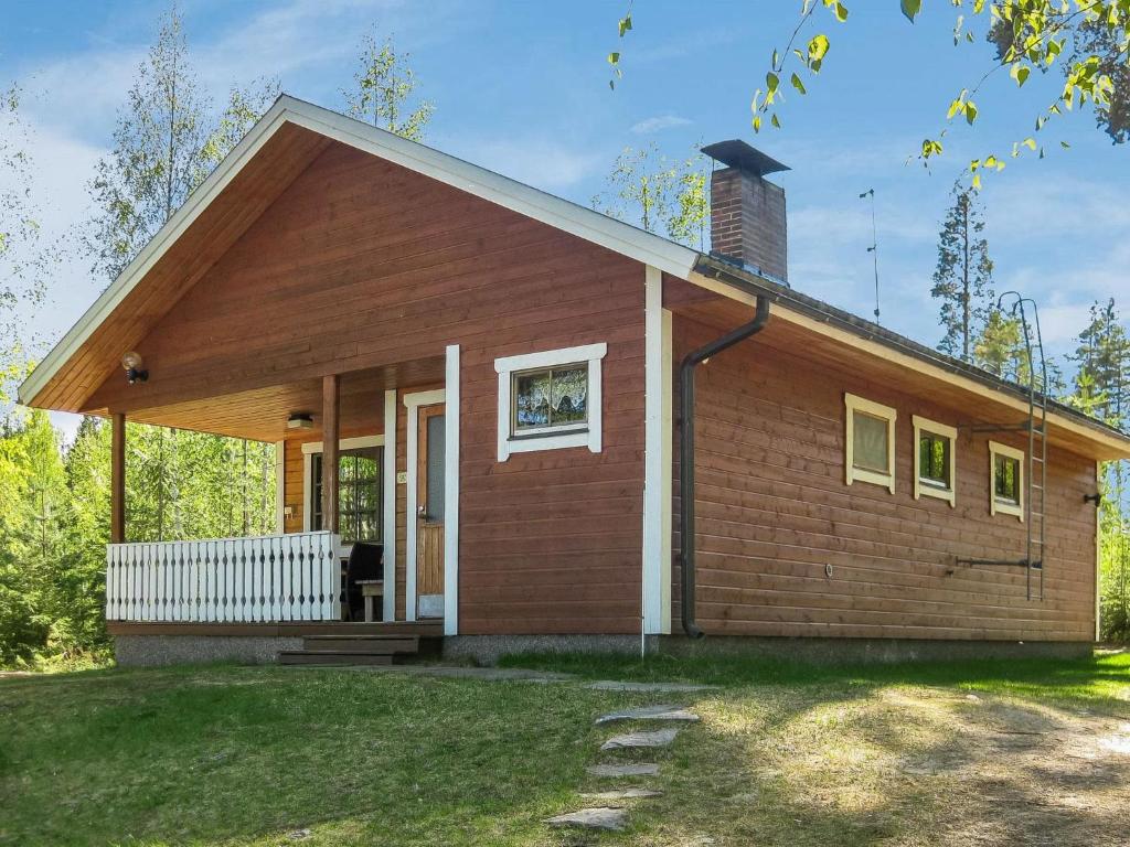 a small brick house with a porch at Holiday Home Aamunsarastus by Interhome in Savonranta