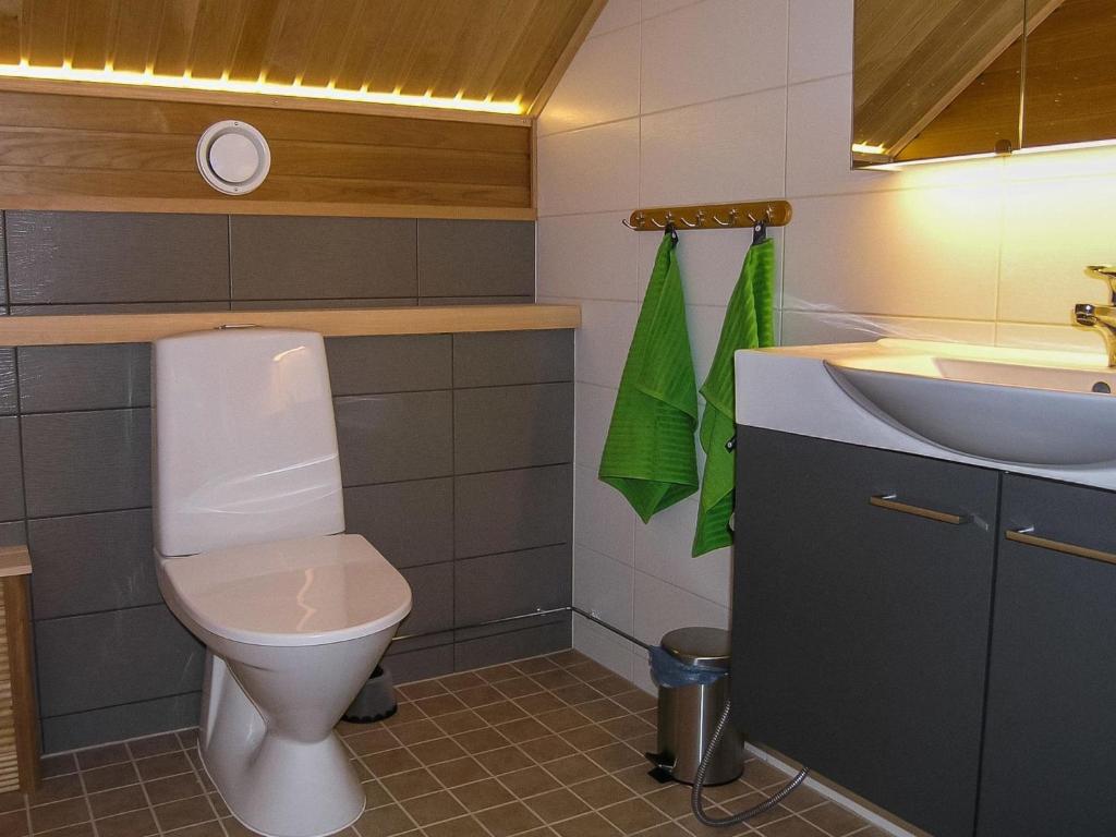 Koupelna v ubytování Holiday Home Huvila ferdinand by Interhome