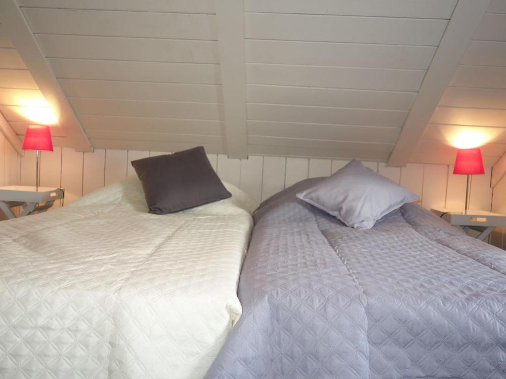 Postel nebo postele na pokoji v ubytování Chalet Le Bois d'Amour by Interhome