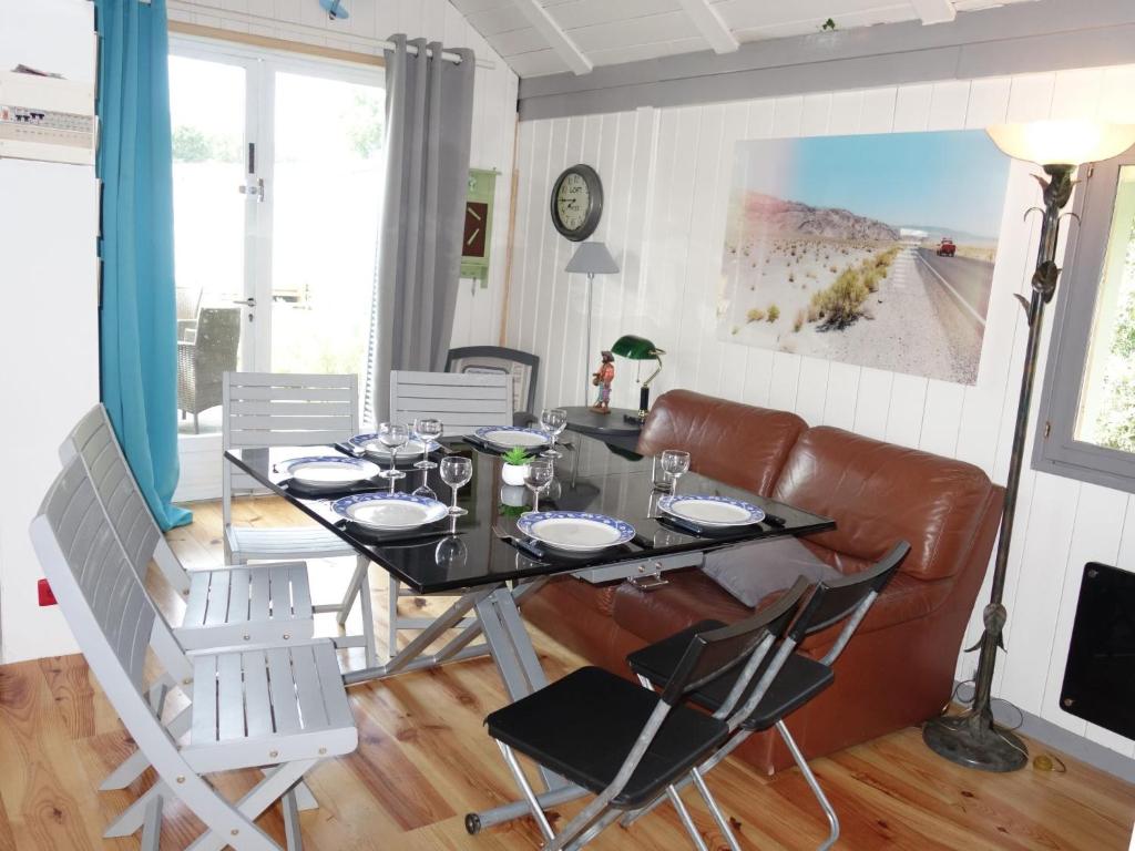 Posezení v ubytování Chalet Le Bois d'Amour by Interhome