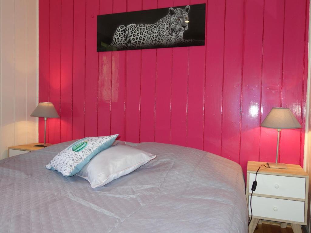 Postel nebo postele na pokoji v ubytování Chalet Le Bois d'Amour by Interhome
