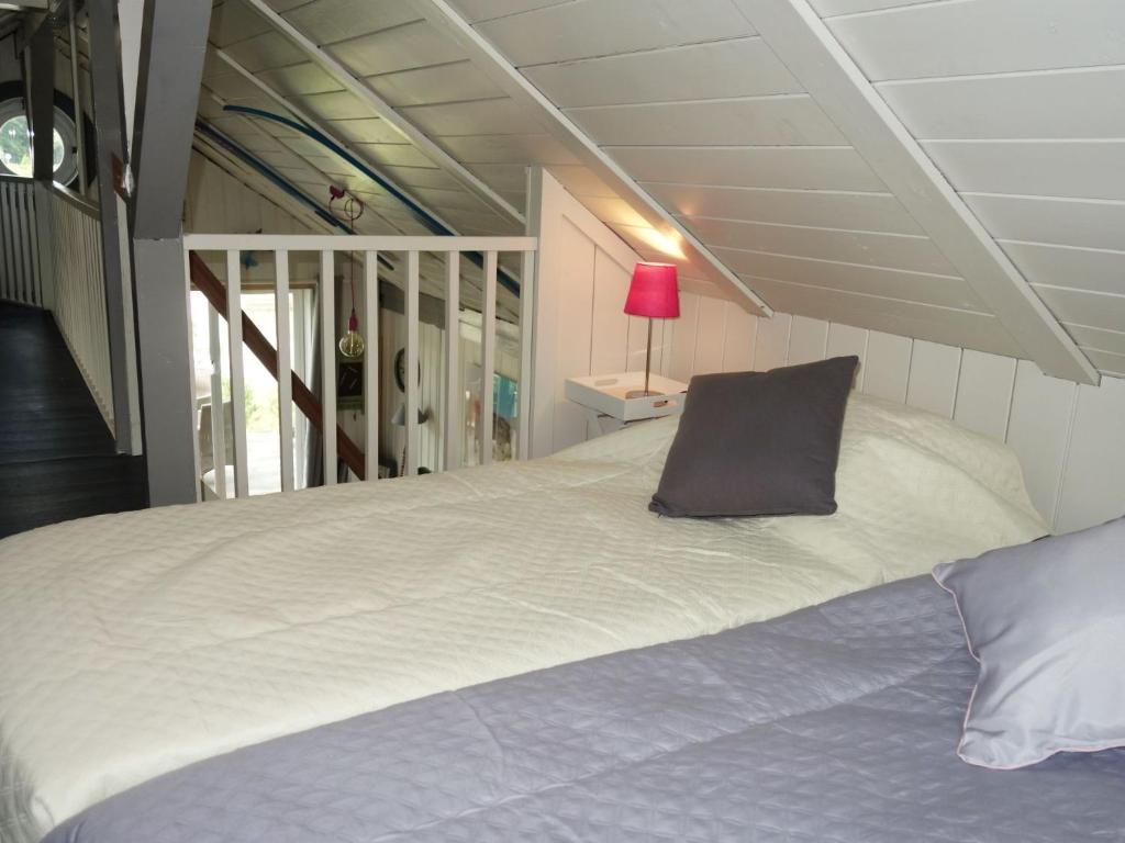 Postel nebo postele na pokoji v ubytování Chalet Le Bois d'Amour by Interhome