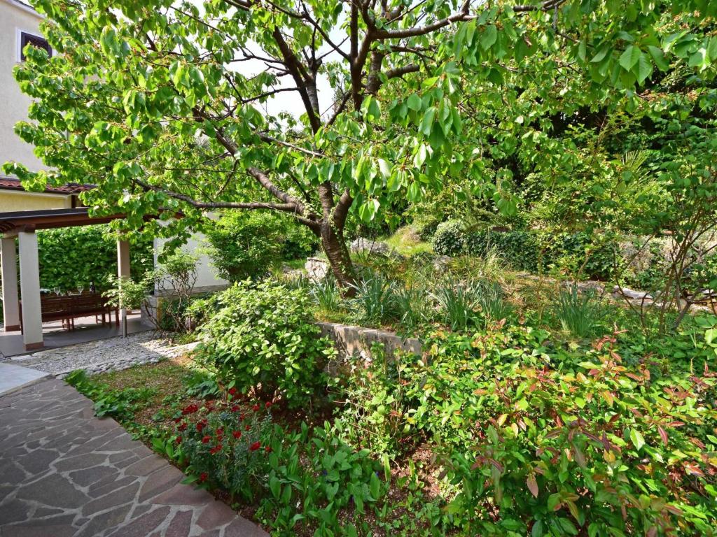 Zahrada ubytování Holiday Home M by Interhome