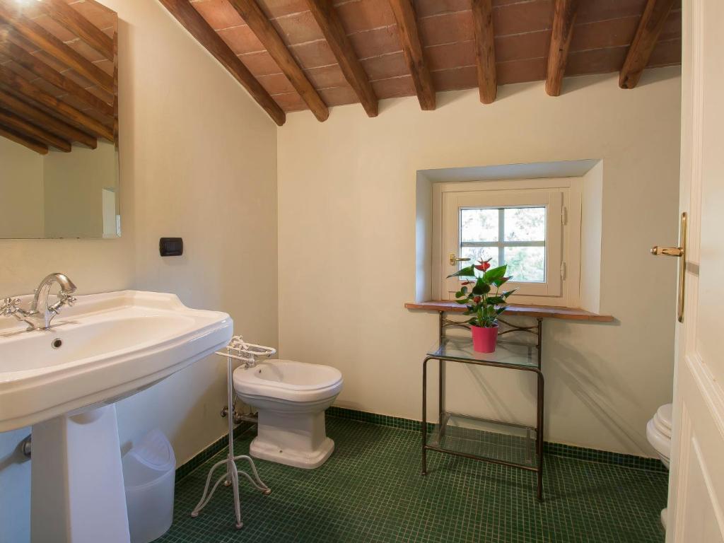 A bathroom at Holiday Home Villa il Pellicano by Interhome