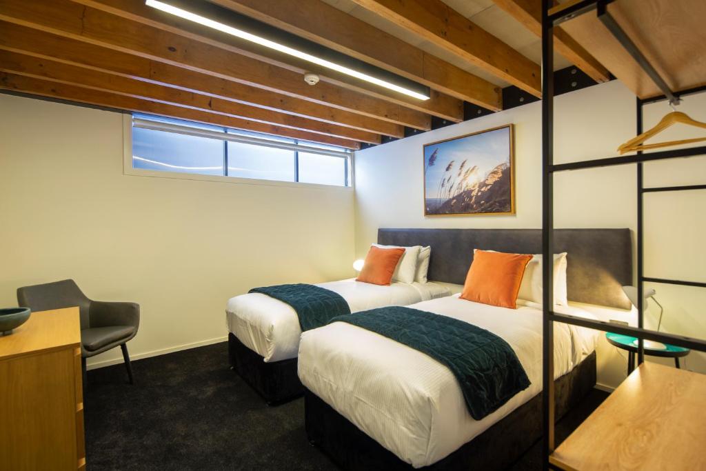 Postel nebo postele na pokoji v ubytování Koura Apartments Central Queenstown
