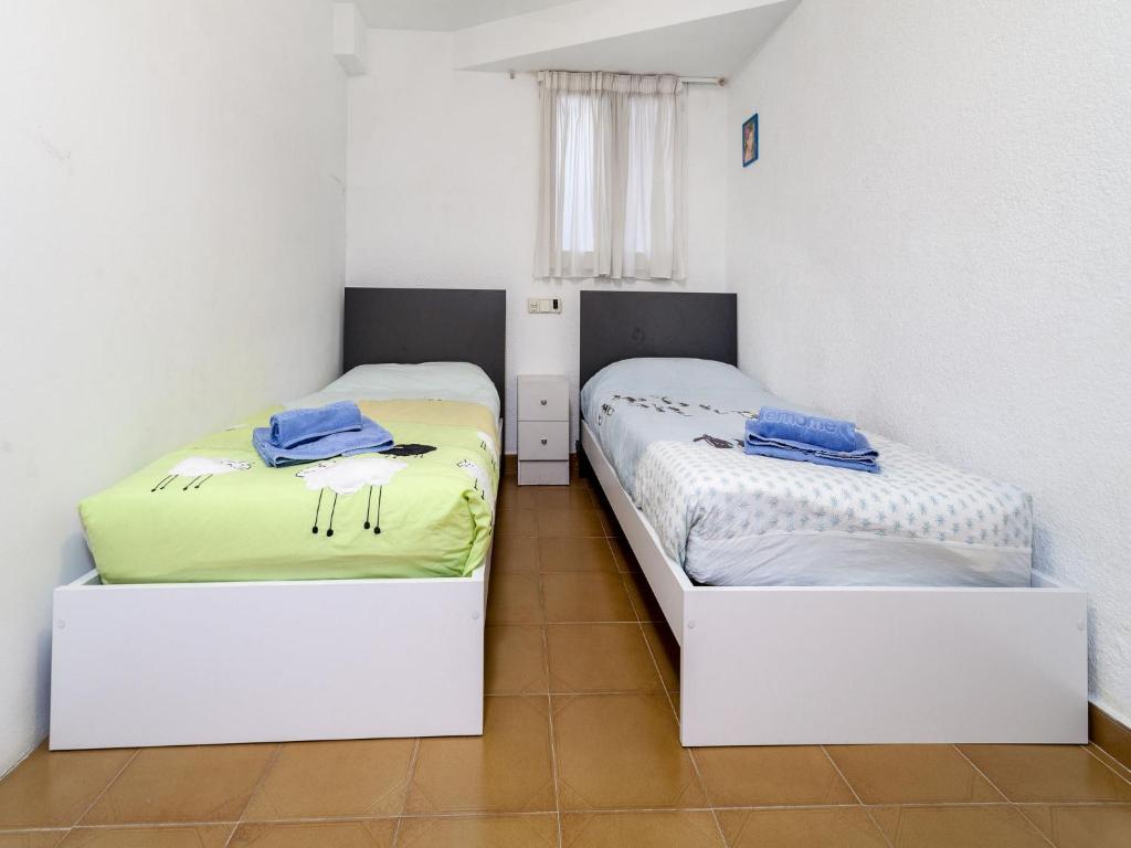 A bed or beds in a room at Holiday Home Platja by Interhome
