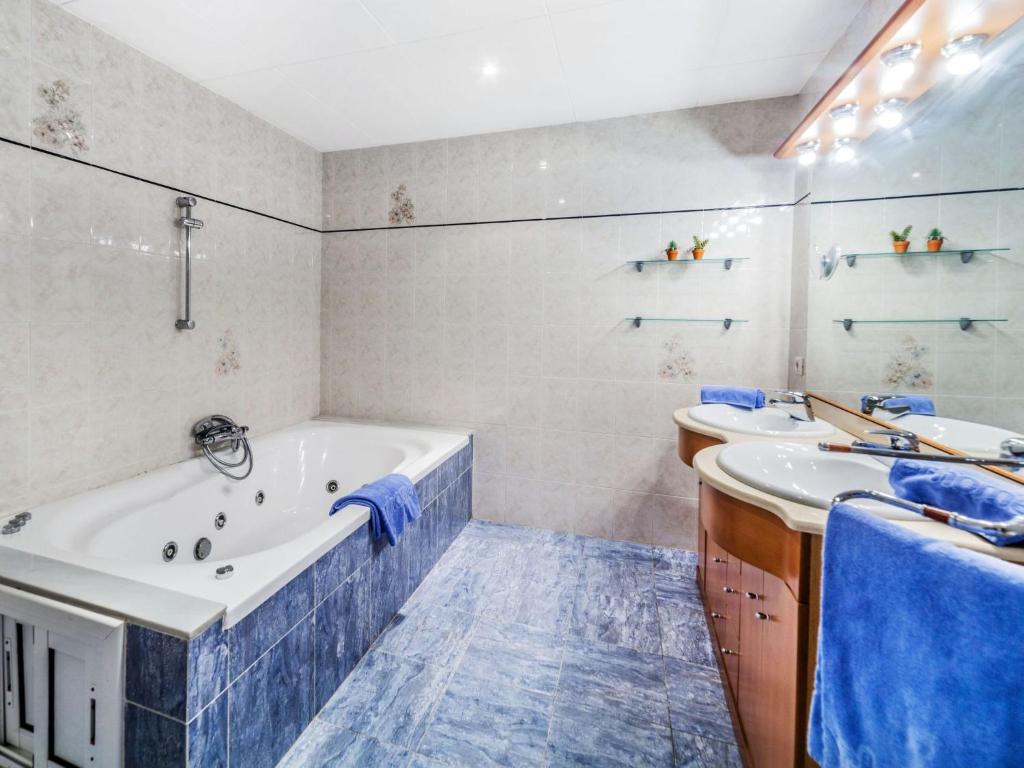 A bathroom at Holiday Home Platja by Interhome