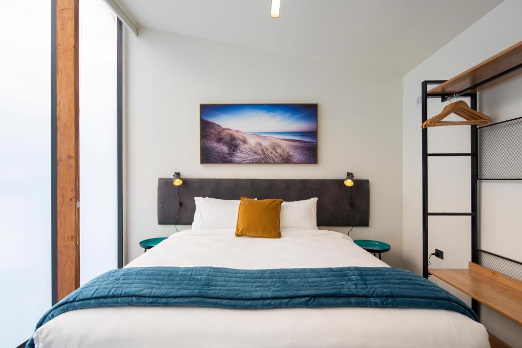 Postel nebo postele na pokoji v ubytování Koura Apartments Central Queenstown
