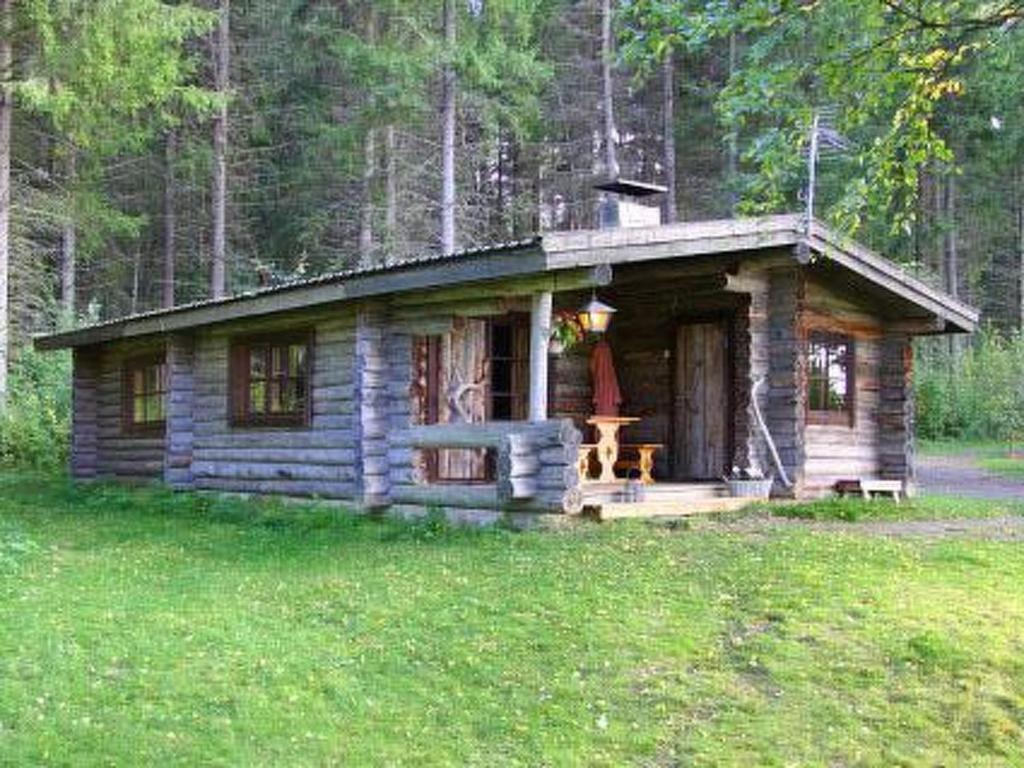 a small log cabin in the middle of a field at Holiday Home Peltotupa by Interhome in Pätiälä