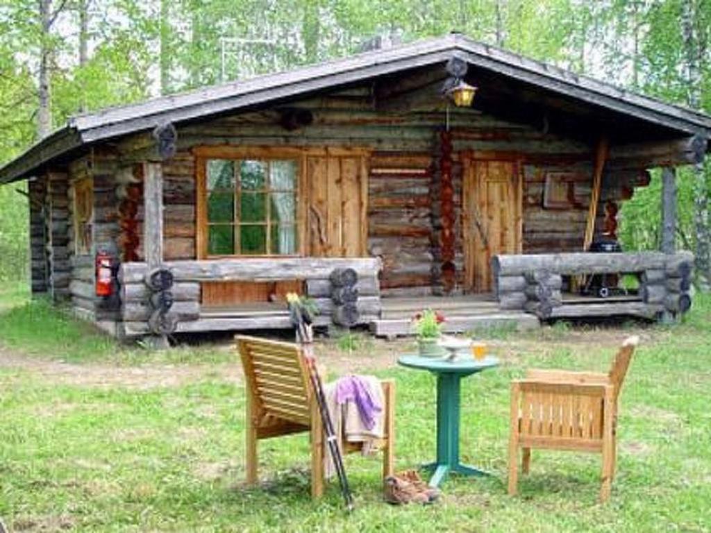 a log cabin with a table and chairs in front of it at Holiday Home Kopinkallio 1 by Interhome in Vääksy