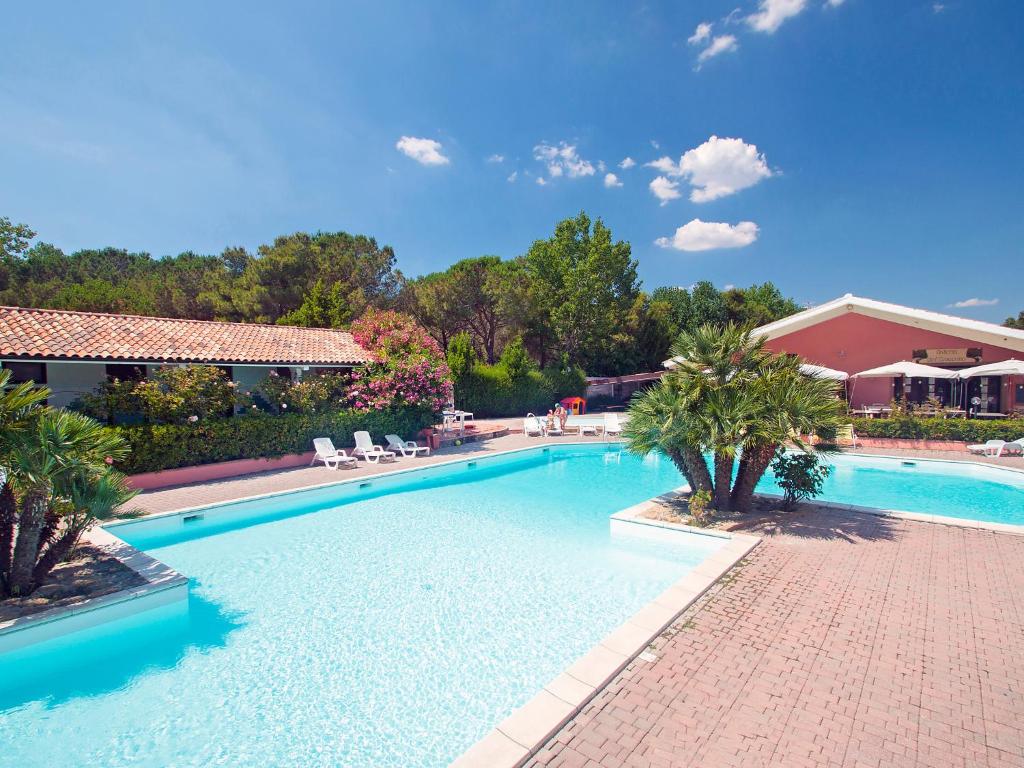 Bazén v ubytovaní Holiday Home Gineprino-7 by Interhome alebo v jeho blízkosti