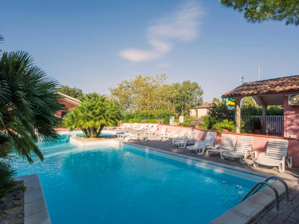 Bazén v ubytovaní Holiday Home Gineprino-7 by Interhome alebo v jeho blízkosti