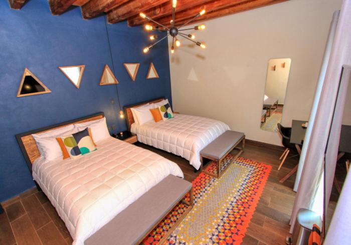 Postel nebo postele na pokoji v ubytování Antigua Trece Hotel Fusión