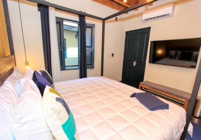 Postel nebo postele na pokoji v ubytování Antigua Trece Hotel Fusión