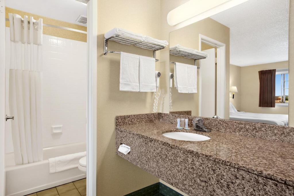 Travelodge by Wyndham San Francisco Bay, San Francisco (updated prices ...