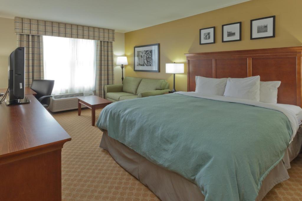 Country Inn & Suites by Radisson, Holland, MI - 