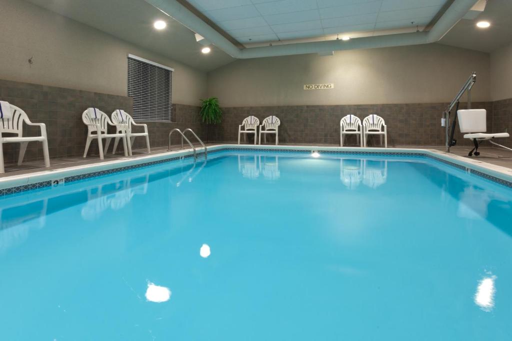 Country Inn & Suites by Radisson, Holland, MI photo