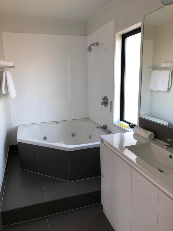 Koupelna v ubytování Grosvenor Motel