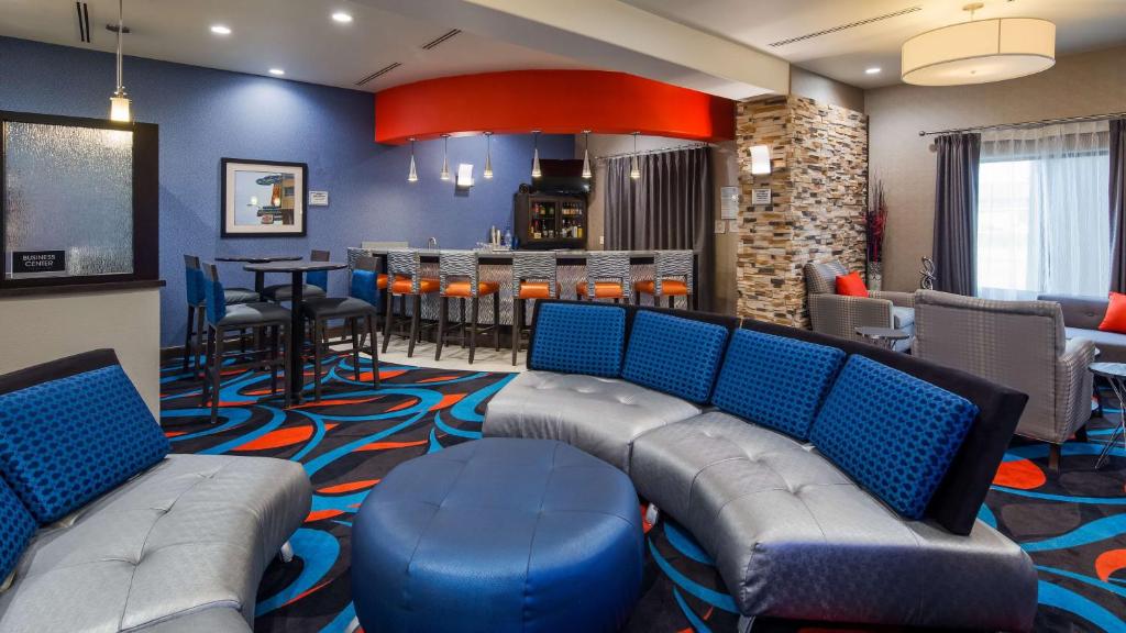 Posezení v ubytování Best Western Plus Ardmore Inn & Suites