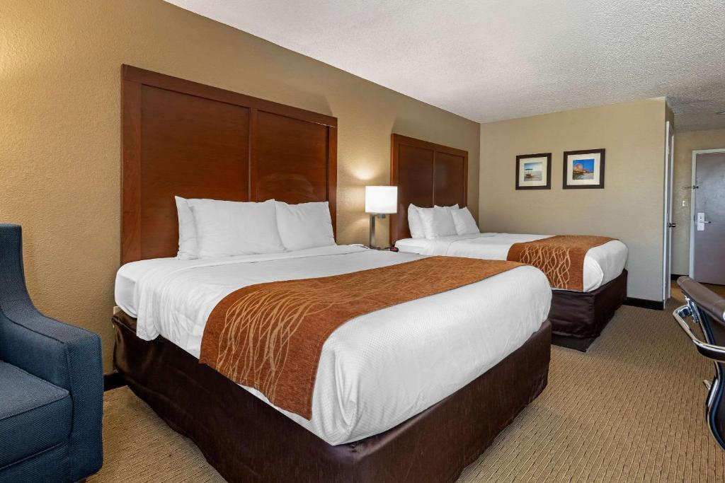 Comfort Inn N Myrtle Beach Barefoot Landing photo