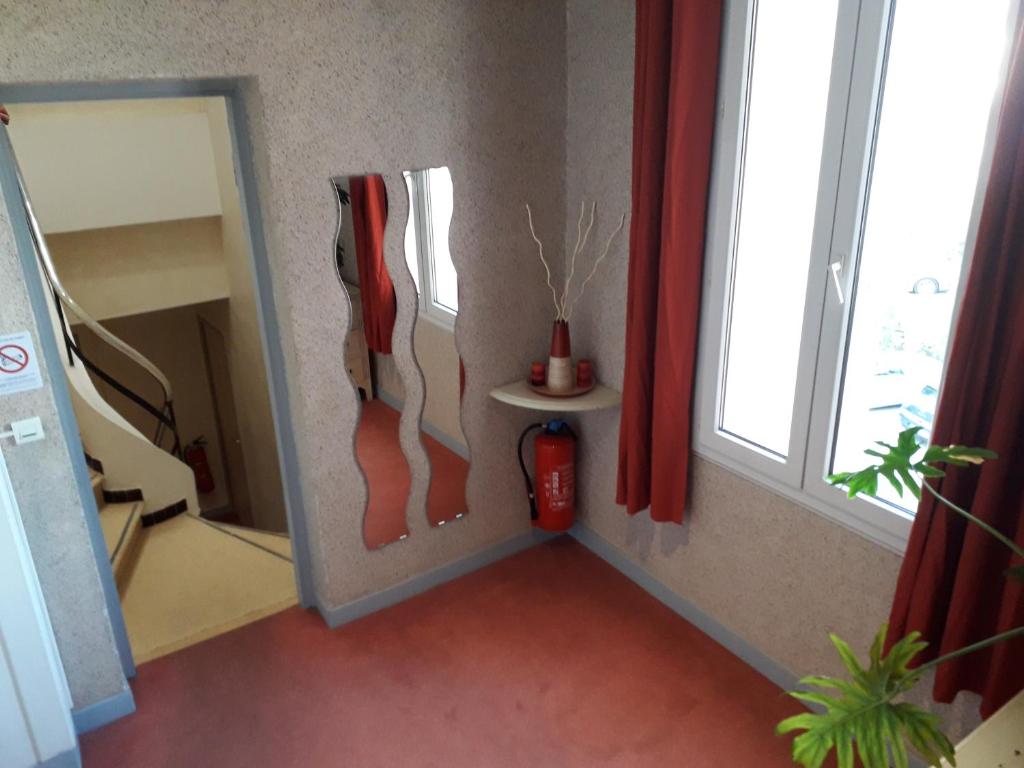 Fotografie z fotogalerie ubytování Hotel Le Terminus v destinaci Le Lavandou