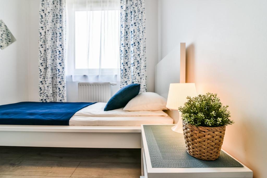 Posteľ alebo postele v izbe v ubytovaní LTC Apartments Malczewskiego Centrum