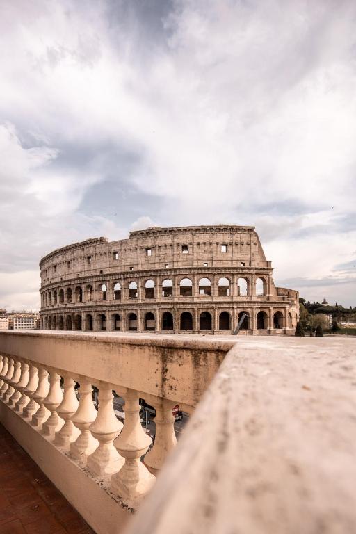 Foto dalla galleria di jacuzzi in front of the colosseum a Roma
