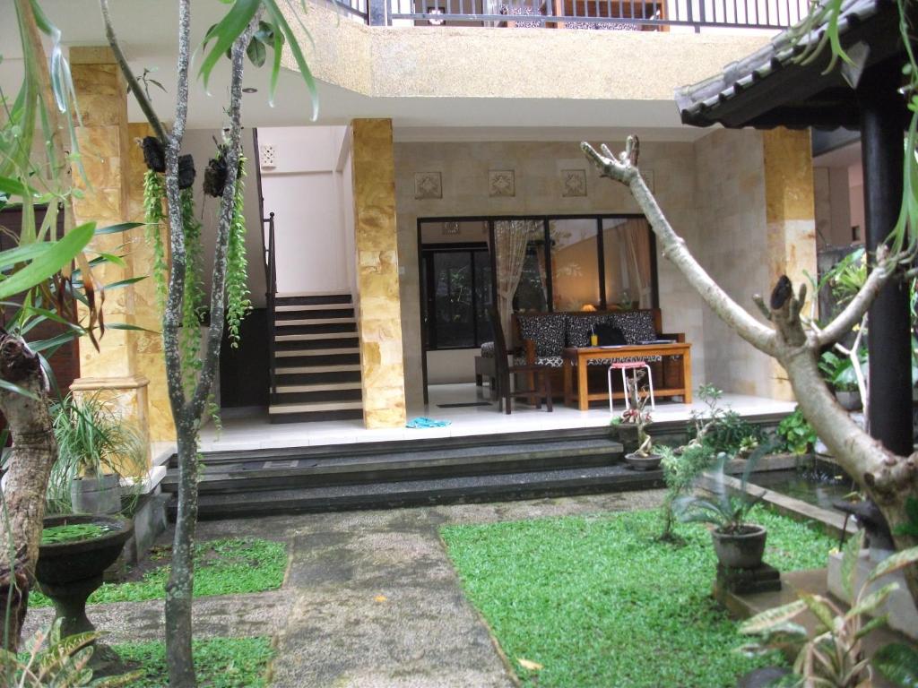Zahrada ubytování Gerhana Sari 2 Bungalows