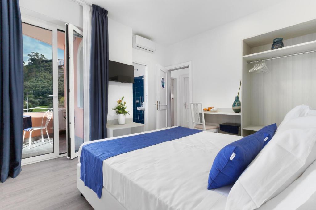 Postel nebo postele na pokoji v ubytování Eden Bleu