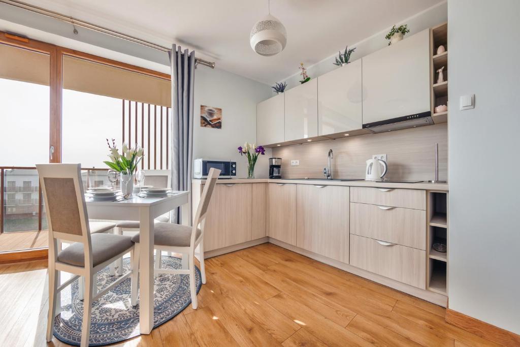 Apartamenty Sun & Snow Kołobrzeg Resorts z basenem - Apartment With Terrace