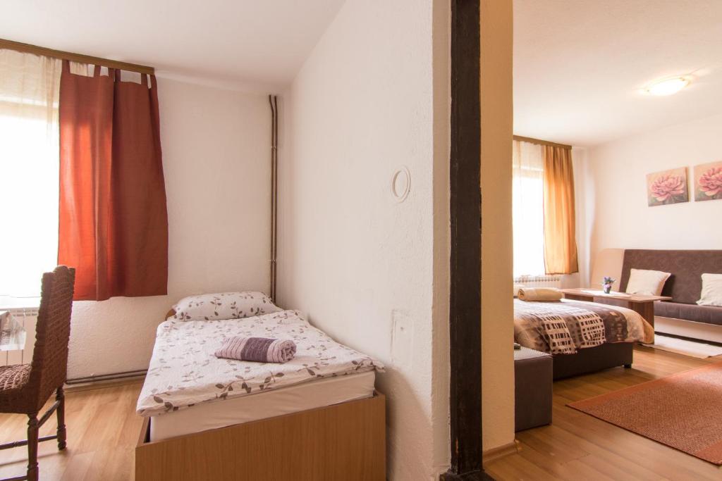 Una cama o camas en una habitación de Guest House Kevser