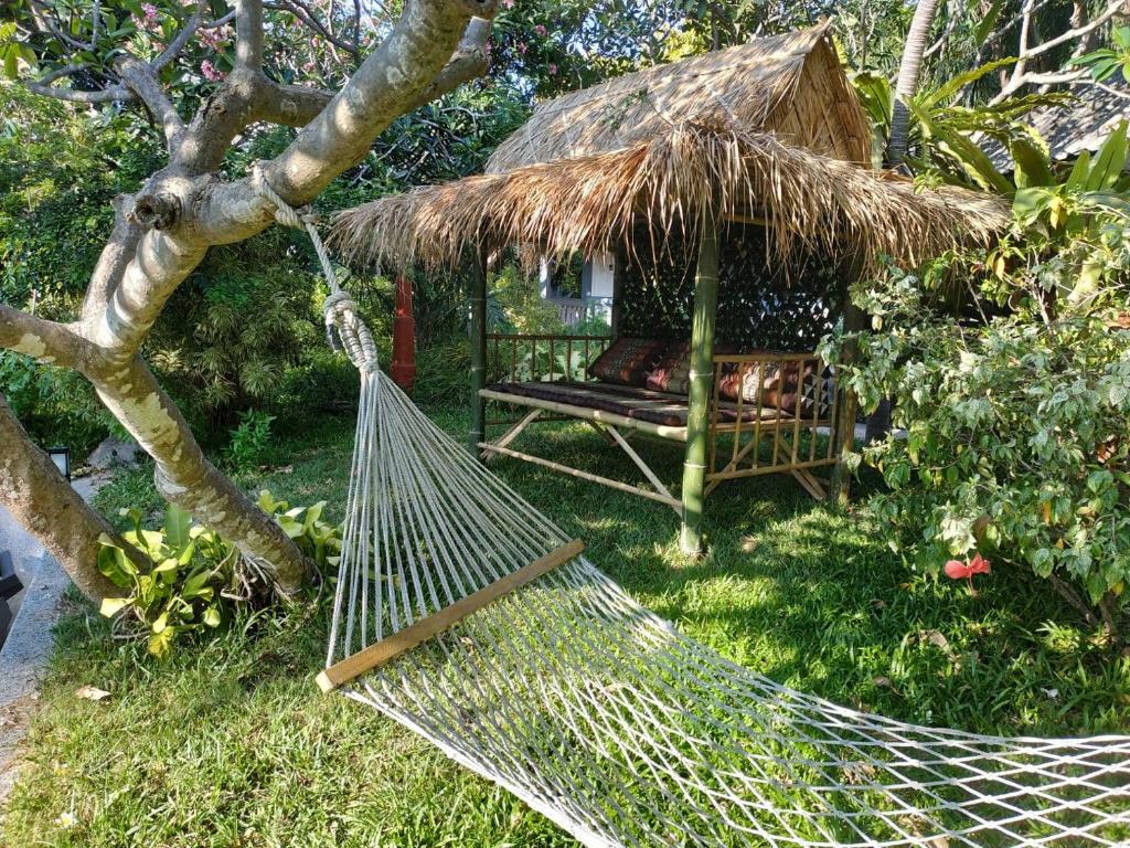 Let's Hyde Pattaya Resort & Villas - Pool Cabanas - Resim 18