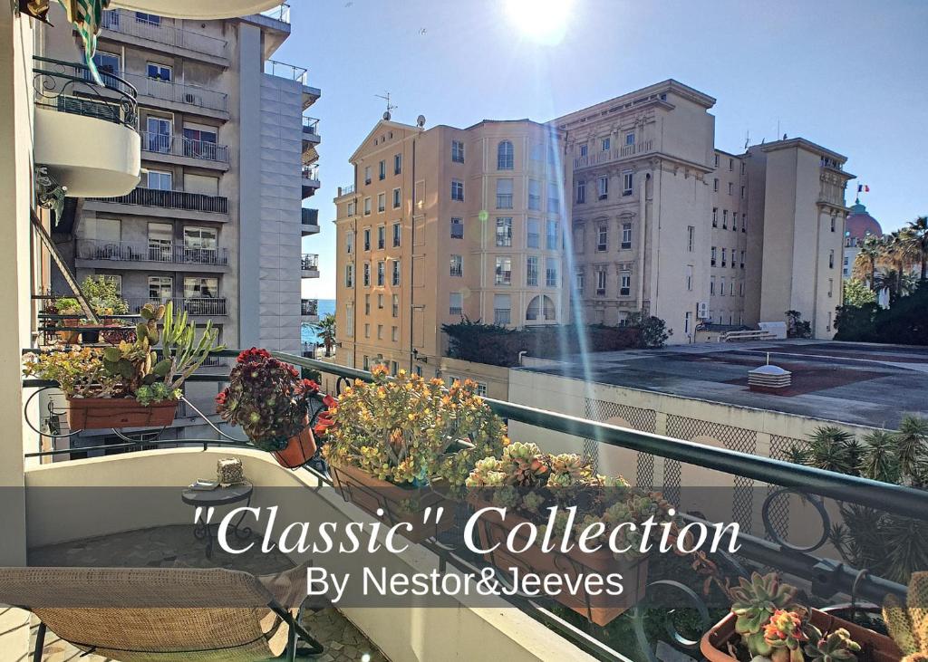 d'un balcon offrant une vue sur la ville. dans l'établissement Nestor&Jeeves - SUITE FLORA - Promenade des Anglais - Central, à Nice