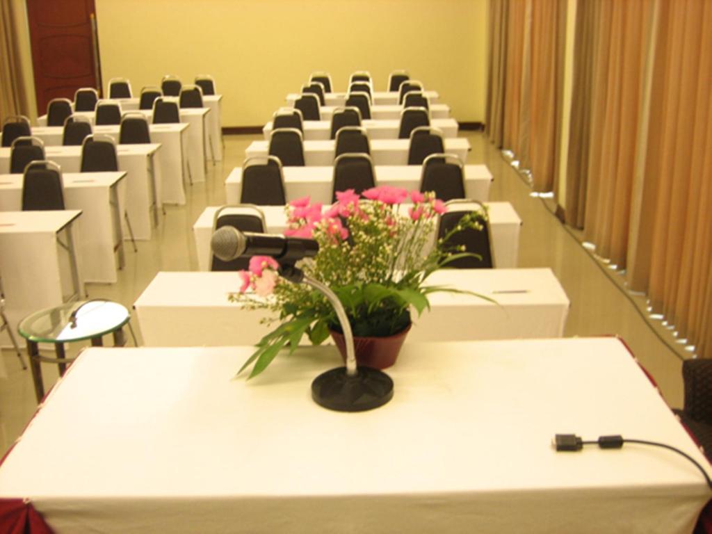 Zona business o sala conferenze di Mae Pim Resort Hotel