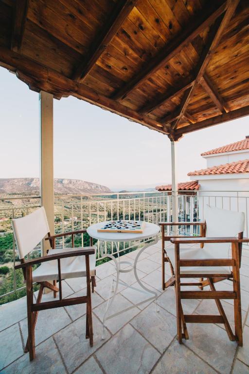 A balcony or terrace at Villa Oneirama