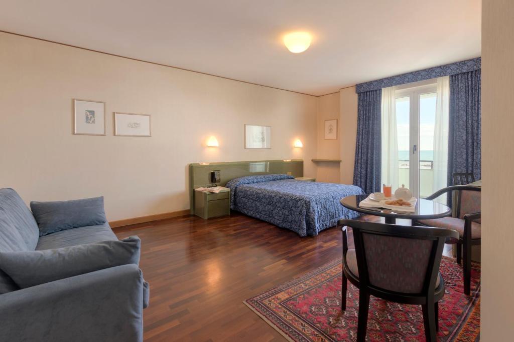 Hotel Royal - Deluxe Double Or Twin Room With Sea View