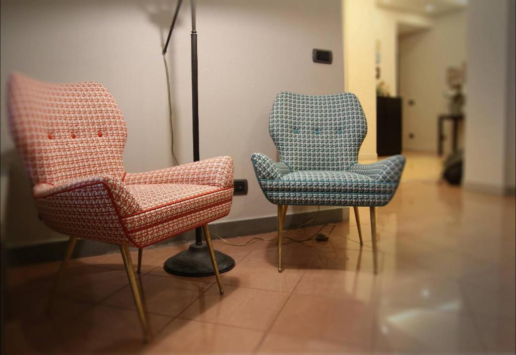 two chairs sitting next to each other in a room at Locanda A Cà Du Gigante in Monterosso al Mare