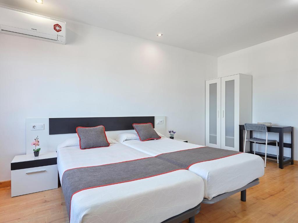 Hostal Mas Ferrer - Twin Room