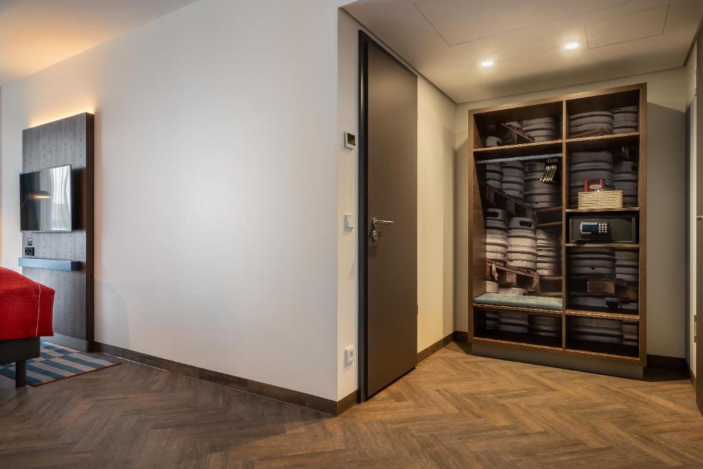 Holiday Inn - the niu, Keg Hamburg Ost by IHG - Resim 27